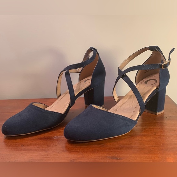 Journey Foster Navy Pumps NEW - Picture 2 of 9